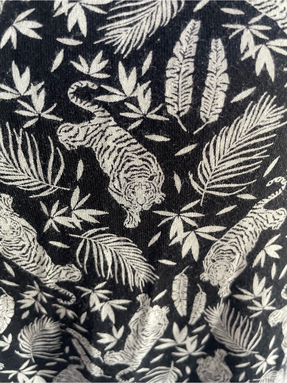 Black & White Tropical Print Sleeveless Top NWOT - Picture 2 of 3